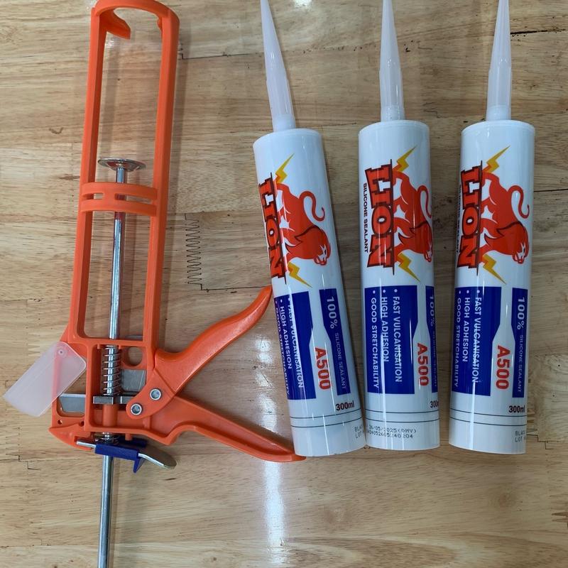 Combo 3 CHAI  silicon A500 LION và 1 dụng cụ bơm  dán nhôm kính,trám bê tông,khe hở, dán nội thất,  dẻo bóng mịn , bền với thời tiết nắng mưa chịu nhiệt độ cao apollo silicone dangu on keo sieu dinh keo dinh