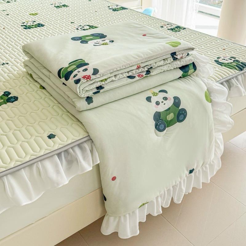 Bộ chăn ga gối cao su non  VIHOMAS bedding phiên bản mix bánh bèo rễ thương,sét full 4 món gồm : 1 chiếu cao su non bọc chun có bèo đẹp điệu, 2 vỏ gối đầu bánh bèo cute, 1 chăn thun lạnh siêu xinh hết nấc