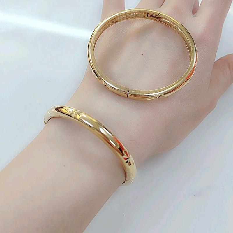 Vòng tay mo tròn chạm hoa đồng đỏ không xi màu miền tây