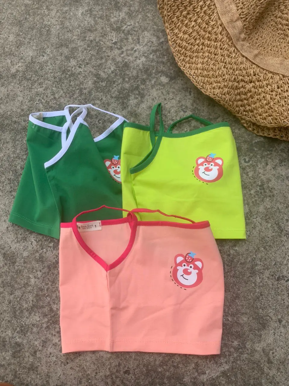 Áo 2 dây croptop hình gấu đáng iu