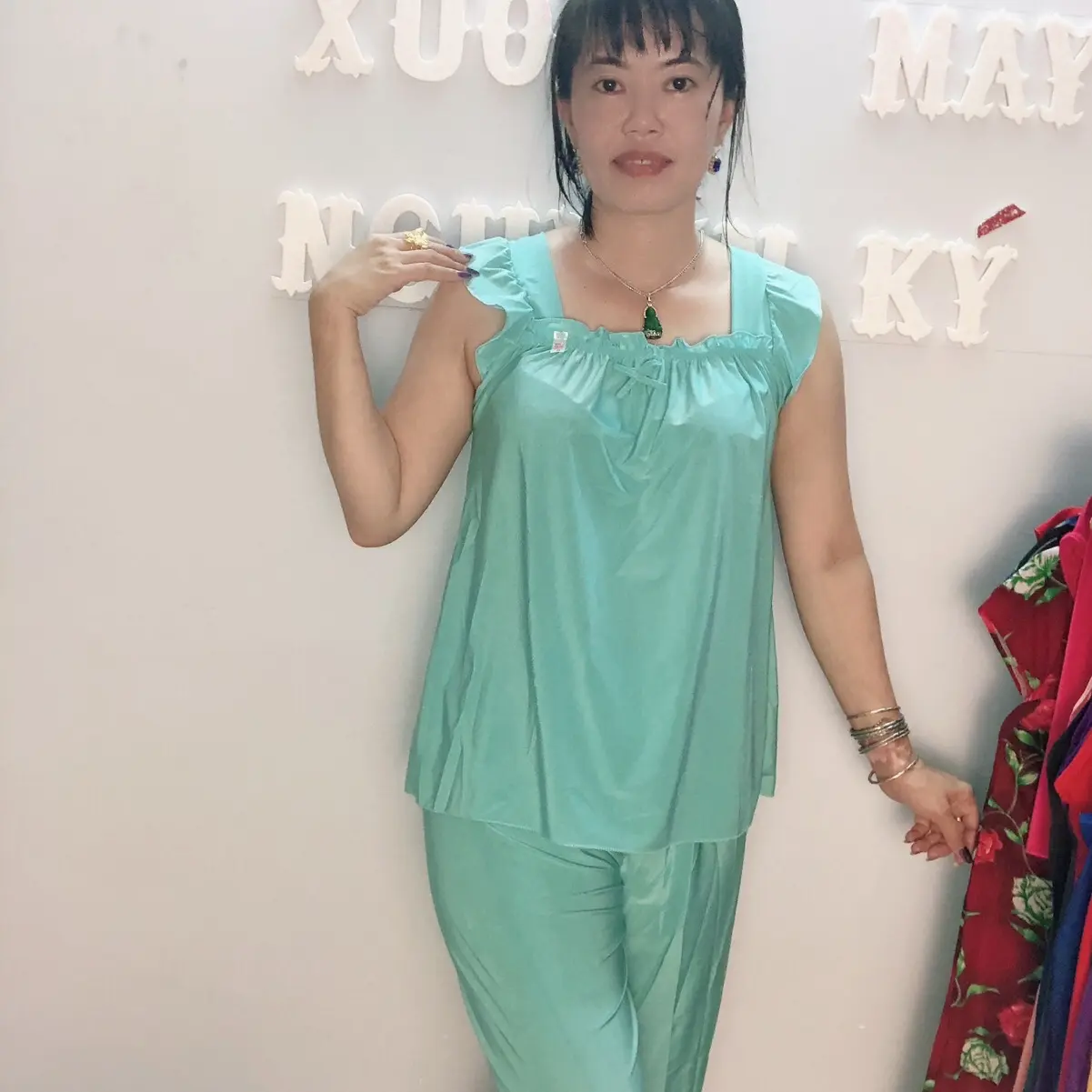 Sét bộ cổ vuông tay cánh tiên. Quần lửng ống vừa. Thun lạnh