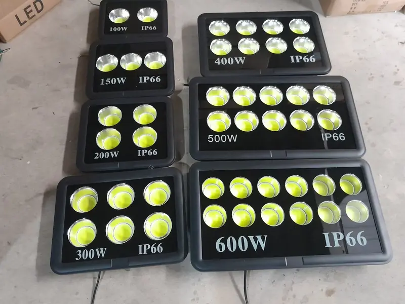 Đèn pha cốc 300W mắt tròn chiếu sân bóng giá rẻ tại xưởng 1