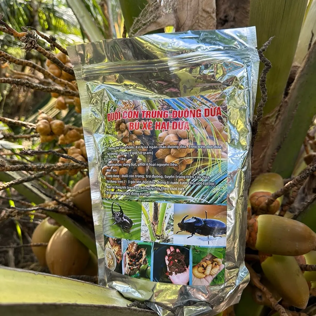 Một Túi Bột Treo Bù Xè, Kiến Vương, Đuông Dừa, Bọ Cánh Cứng Trên Dừa, Gói 1kg ( 20 túi nhỏ )