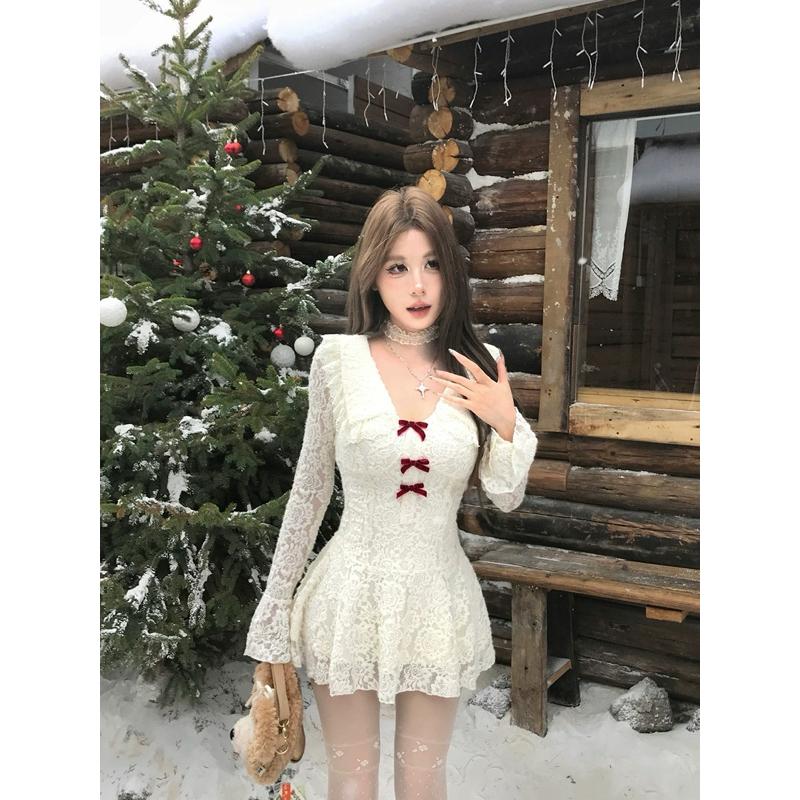  Váy ren cổ tim tay dài dáng xoè phối nơ 