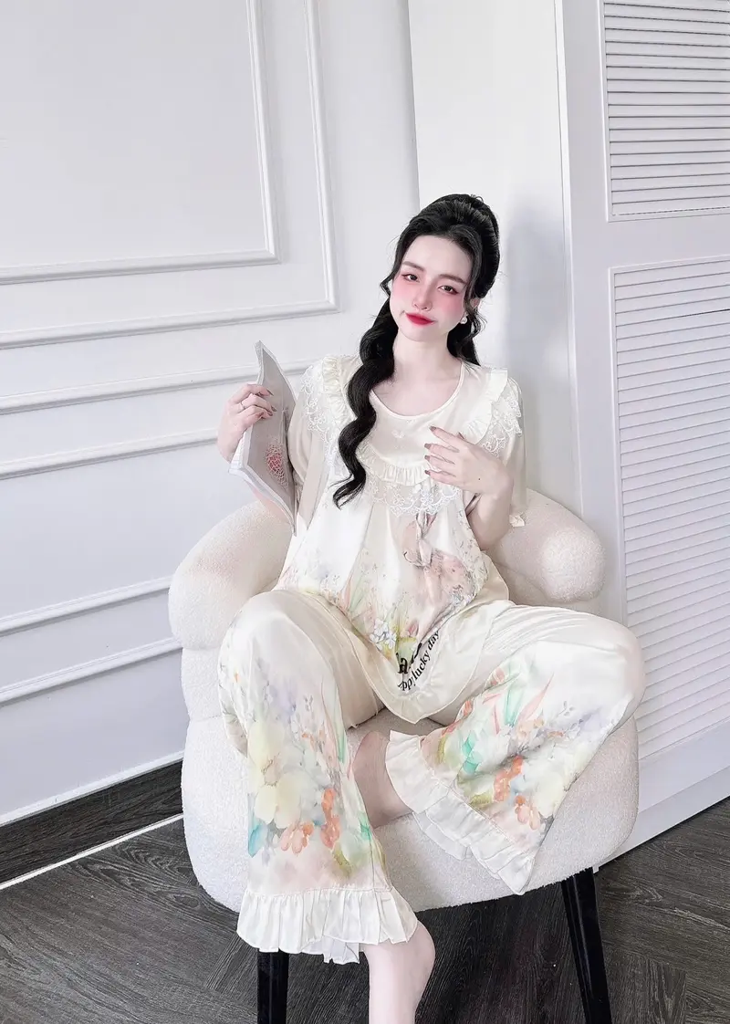 Product Introduction of ️Em lên tiểu thư phối bèo tay ngắn quần dài new️ Form < 65kí, quần có túi ạ Women Áo Nữ 3
