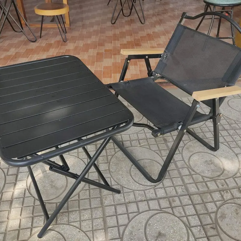 Bàn Camping lá xếp gọn màu đen & màu vàng 4
