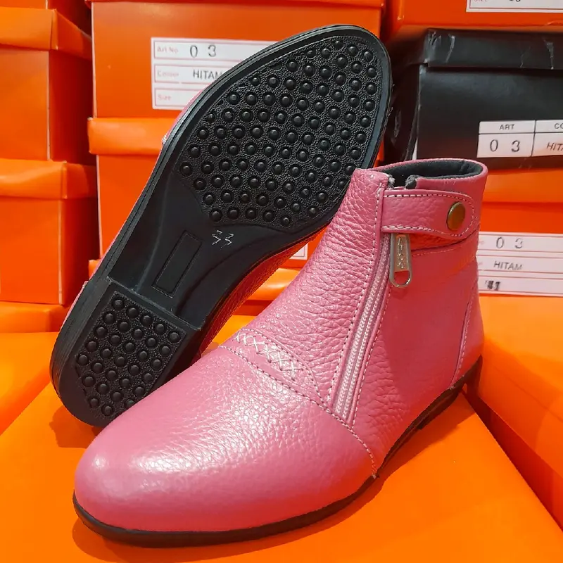 sepatu anak perempuan asli kulit sapi super lembut anti kadar model boots flet D205 1