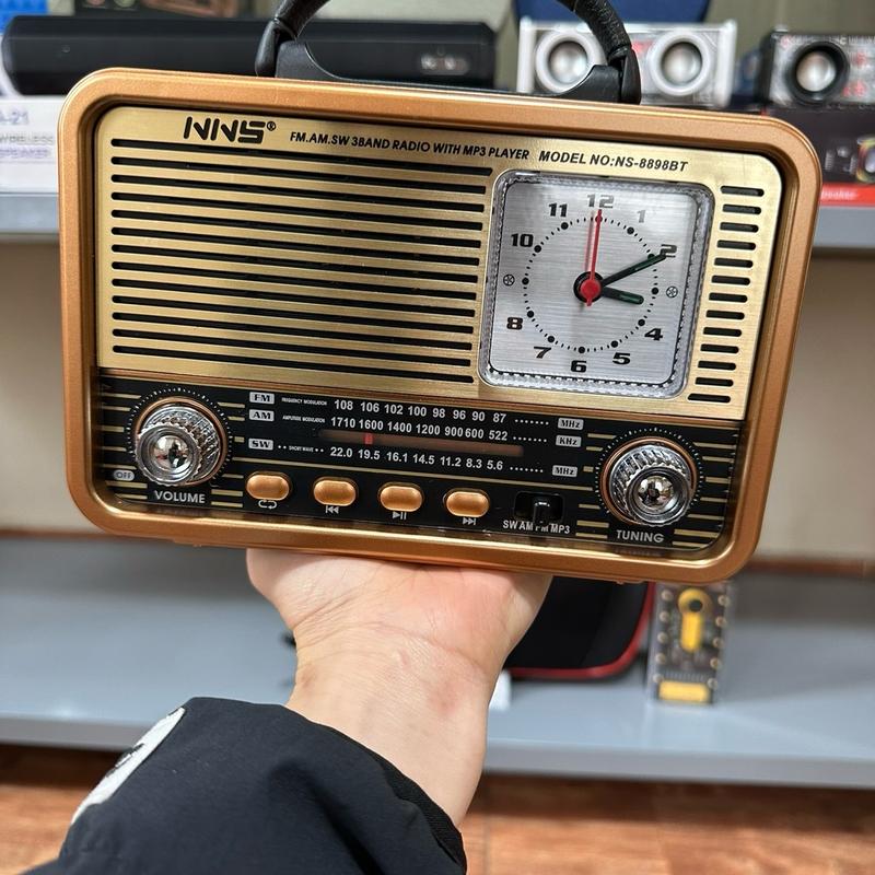 Đài radio NNS 8898 BT kết nối fm,am,sm,bluetooth, sóng khoẻ, có đồng hồ kèm theo. Hàng bảo hành 12 tháng. Có cổng usb, cổng thẻ nhớ, cổng phụ aux