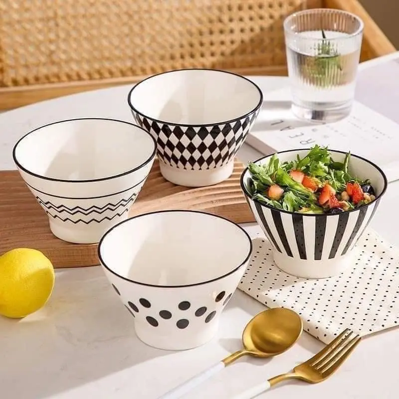 Sét 4 bát sứ kèm 4 thìa sứ hoạ tiết
