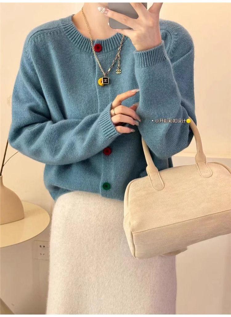 Product Introduction of Áo Cardigan Dệt Kim Chunky Mềm Mại, Cỡ Lớn, Nút Bấm Đầy Màu Sắc, Áo Len Cropped Dài Tay Áo Hở Trước, Cổ Tròn Ấm Cúng, Thích Hợp Cho Mùa Xuân / Mùa Thu / Mùa Đông, Áo Mặc Bên Ngoài Dễ Phối Đồ, Năm 2025 9