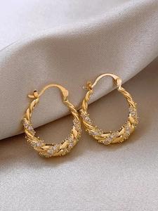 Aretes de poste elegantes con diseño de torsión para mujer, Joyería de moda para fiestas, Decoración diaria de ropa, Joyería comodín y exquisita para regalo de cumpleaños