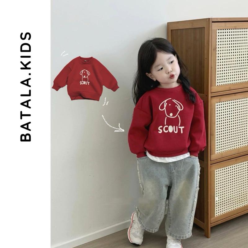 Áo nỉ cho bé Batala Kids Áo SWEATER nỉ bông cho bé trai bé gái MÀU ĐỎ in hình chú CÚN SCOUT thu đông 2024