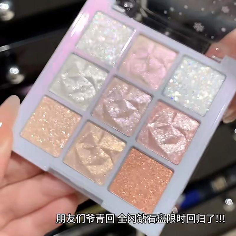 Product Introduction of Phấn Mắt Giáng Sinh, Phát Sáng Ngọc Trai Mới Sáng Bóng, Kim Sa ánh, Đá Và Tuyết, Chín Màu, 30 Ngày Bán Chạy, Thích Hợp Cho Học Sinh, Người Nổi Tiếng Trên Internet, Pha Lê Sáng Bóng Ins, 3460 Miếng 7