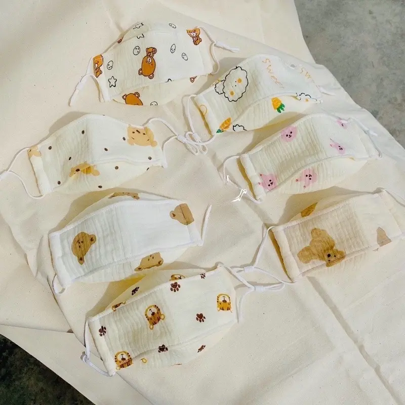 Khẩu trang xô muslin cao cấp mã vuông có dây đeo điều chỉnh cho bé từ 5 tháng đến 2 tuổi