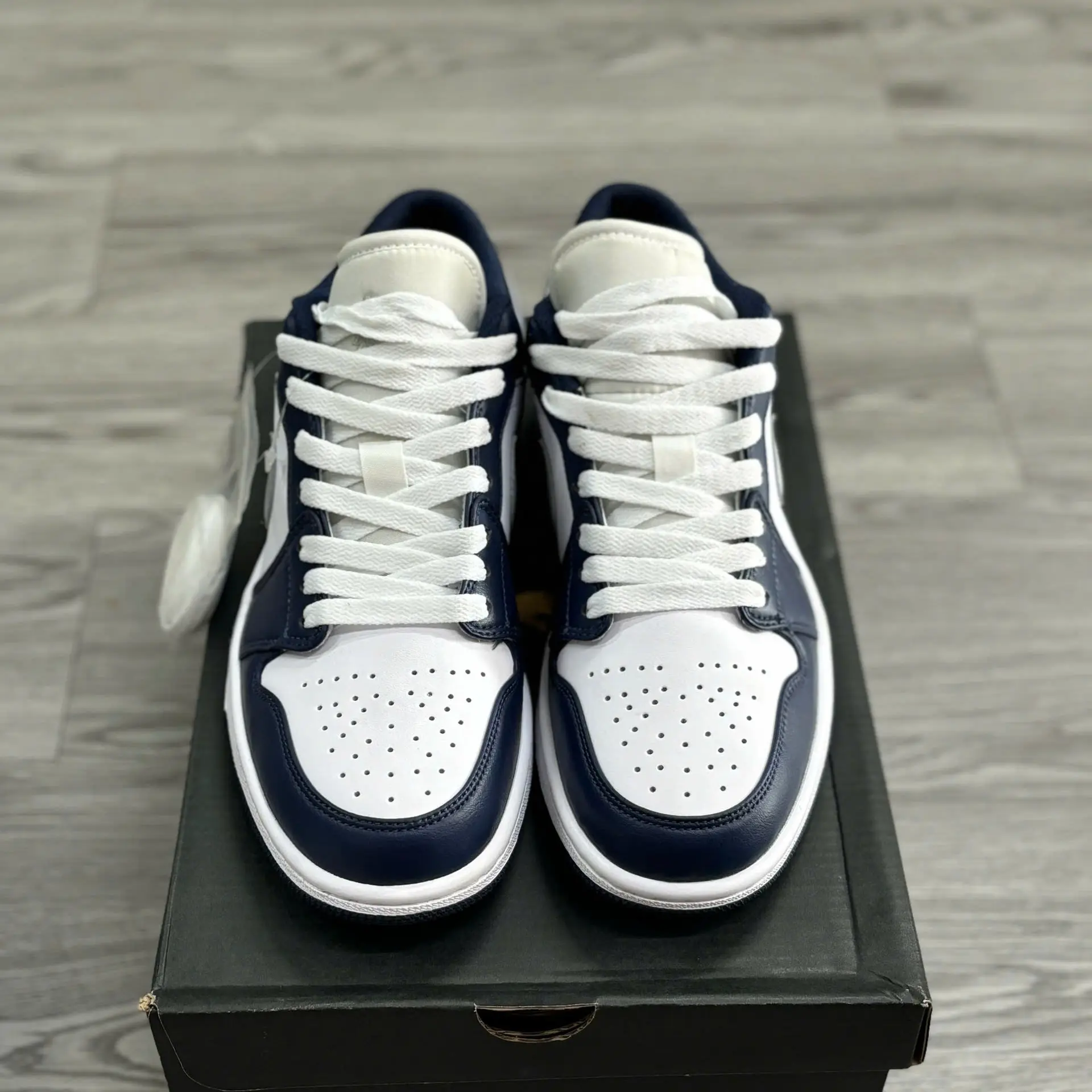 Giày thể thao nam nữ đơn giản màu navy trắng 2024 - Sneaker Shoes