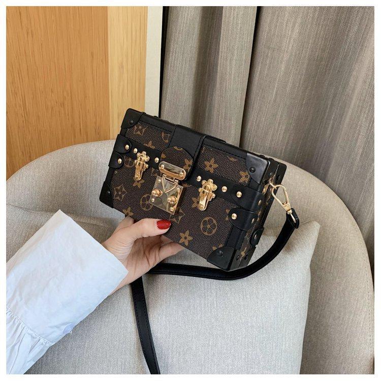 Product Introduction of Vintage Print Women's Box Bag High-Value New Light Luxury Niche Makeup Bag Small Square Bag Single Shoulder Crossbody Bag 10