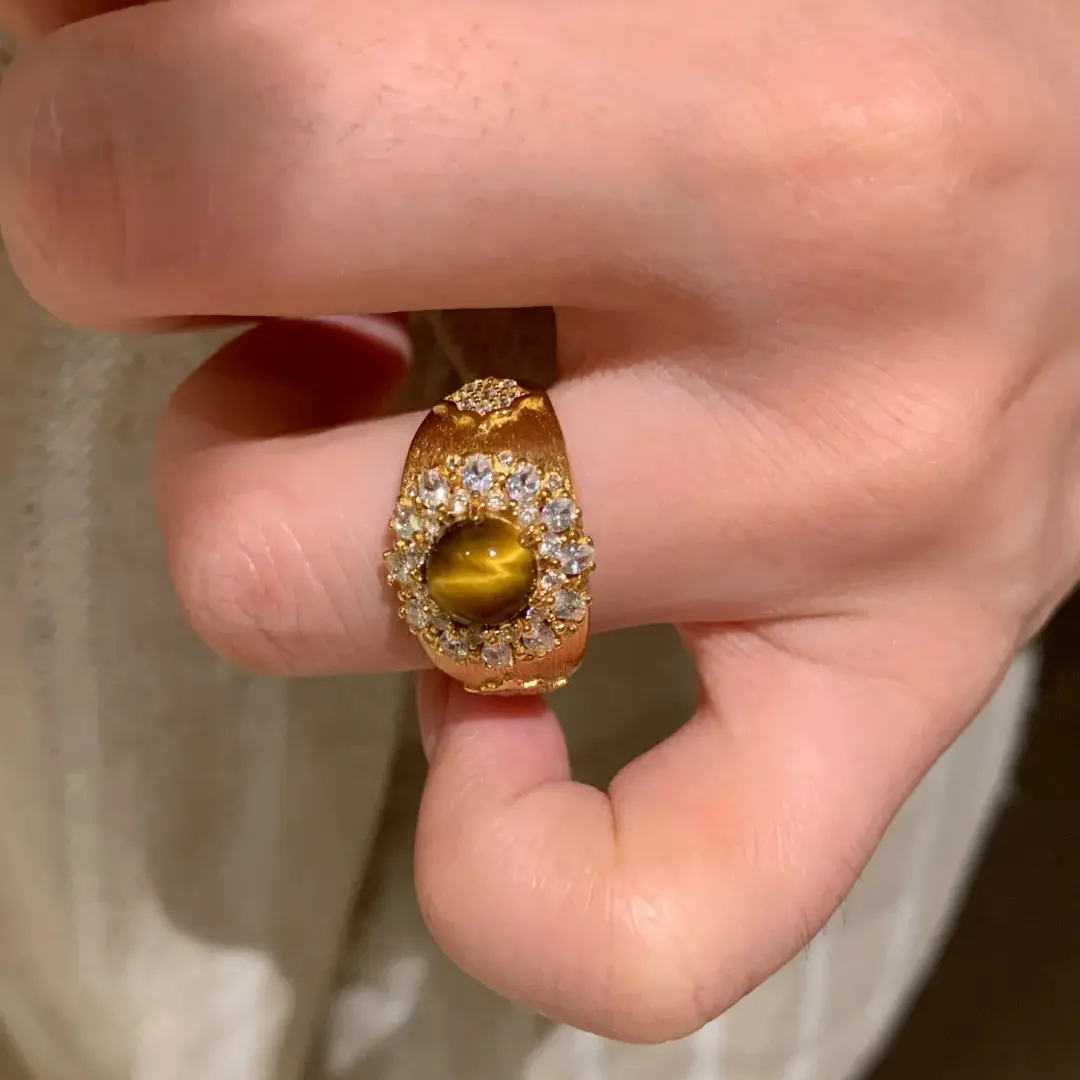 Baroque imitation tiger eye ring, light luxury and shiny, freely adjustable size