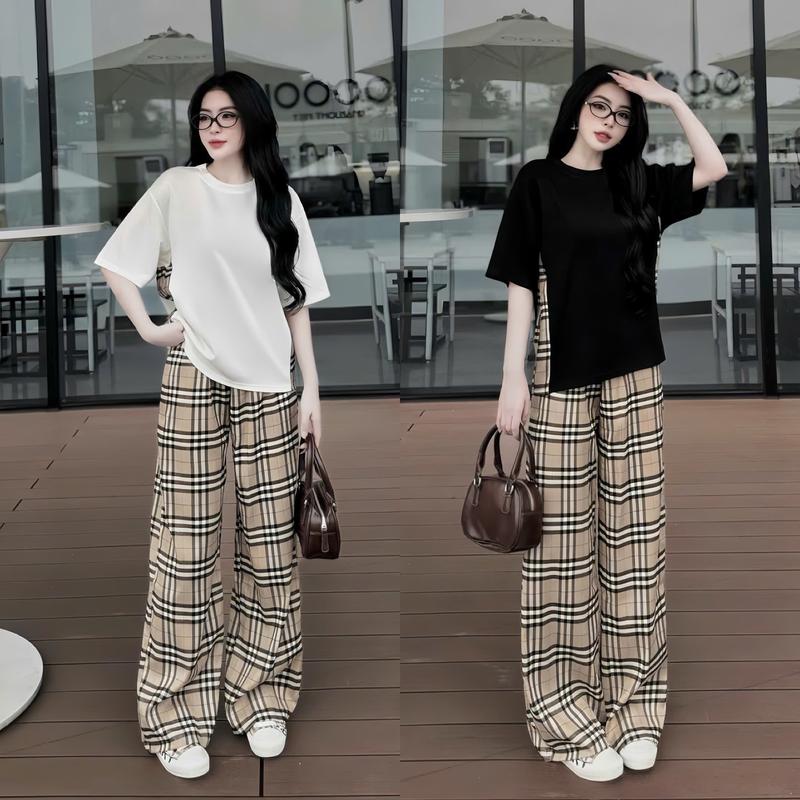 Set bộ đồ nữ thể thao gồm áo phông ngắn tay và quần dài ống suông kèm hoạ tiết caro kẻ sọc phong cách