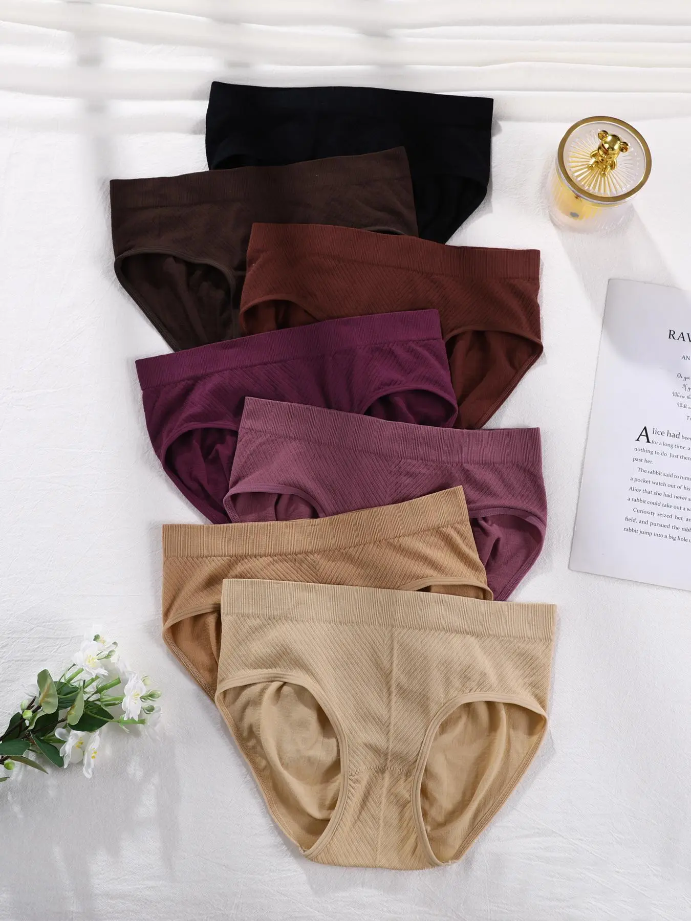 Women's Solid Color  Knicker, Soft Comfy Breathable Panty for Daily Wear, Underwear for All Seasons