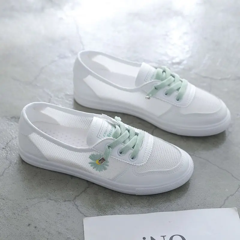 White shoes for women, new spring and summer 2025 versatile mesh breathable shoes, daisy slippers, lazy shoes trend