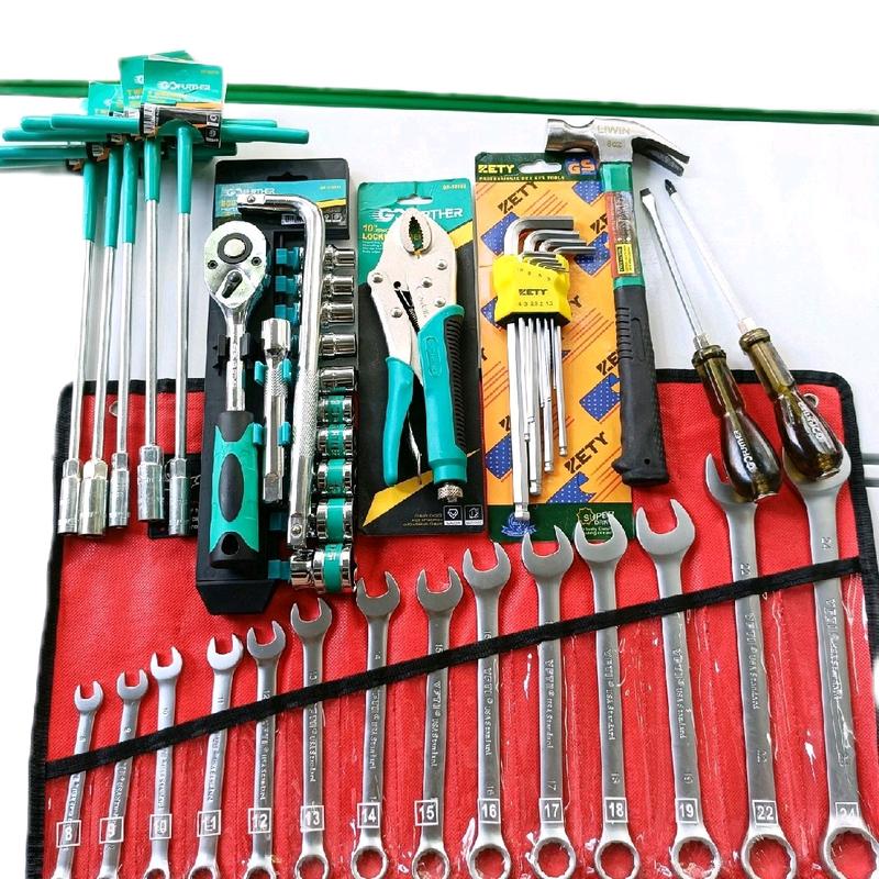    Tặng cần L   Combo sửa chữa xe máy ôtô gồm 1 bộ cờ lê 8-24 +1 bộ khoá T 8-14 xanh GF + 1 bộ tuýp 12 chi tiết 1 2" + 1 búa dài 0.25+ 1 bộ lục giác bi + 1 kìm bấm chết + 2 tua vít đóng 1 dẹp 1 bake 