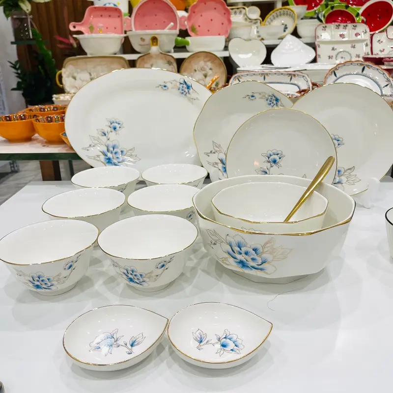Bộ đồ ăn cao cấp Bát Tràng kẻ vàng kim_ Tặng 1 muôi canh 1