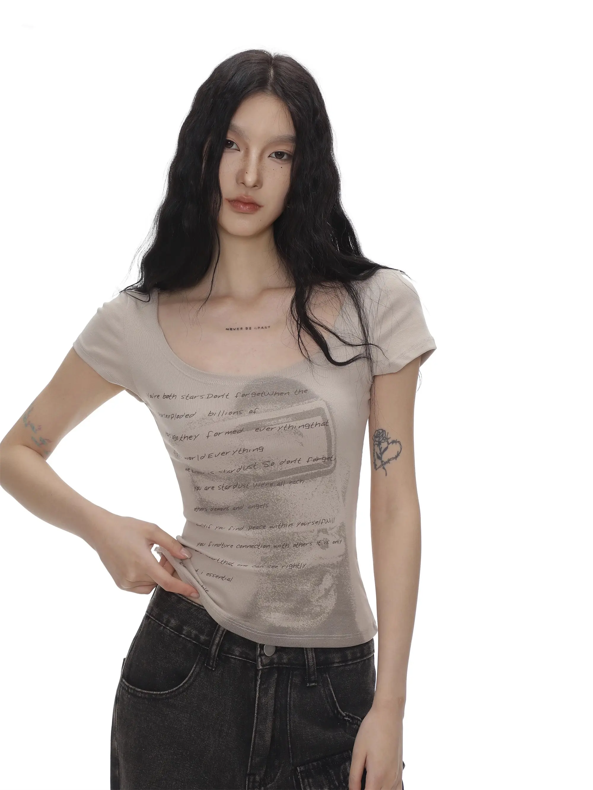 [Phong cách thiết kế] Áo thun ngắn tay in hình bóng kiểu cổ điển Mỹ cho nữ Hot Girl mùa hè Áo ngắn vai phải