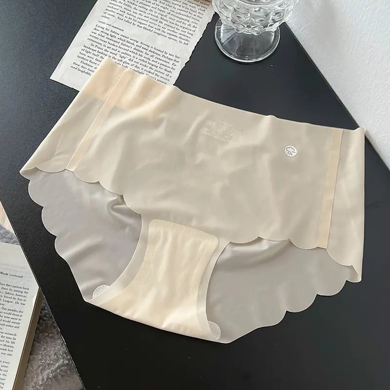 Ice Silk Seamless Underwear for Women, Mid-Waist, Japanese Style, Comfortable Summer Thin Paclitaxel Antibacterial Crotch Women's Briefs