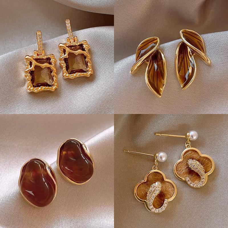 Product Introduction of Retro Maillard color earrings for women, commuter style, elegant and light luxury earrings 0