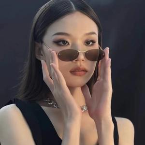 Kính râm, không có cạnh, gương cong, cá tính, âm thanh nổi, thích hợp để lái xe