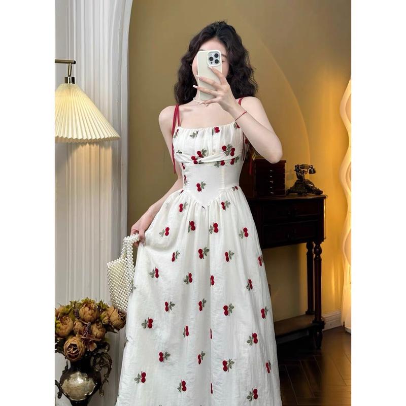 Đầm dạo phố 2 dây dáng dài thêu hoa nhí phong cách nàng thơ xinh xắn - LAVIE dress