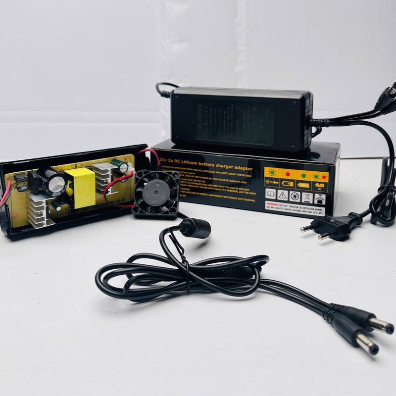 Nhanh sạc 3A 2 đầu sạc STARKER , 2 cổng sạc 1 lúc có thể sạc được 2 pin máy khoan makita