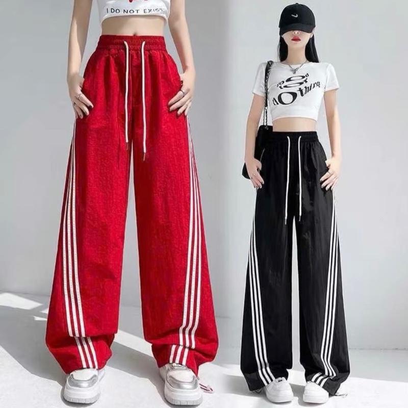 (Combo 2 quần) Quần dài ống rộng. Quần gió lưng chun có dây rút ống quần. Mặc được 2 kiểu xuông và Jogger. Quần gió thời trang Hàn quốc, kiểu dáng thể thao cho nam, nữ. 1