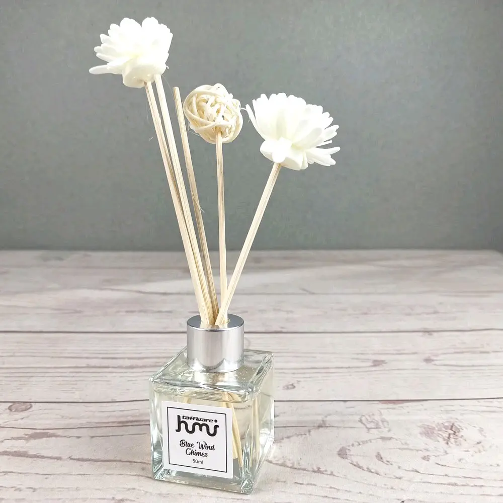 Pewangi ruangan Diffuser ruangan jadi segar dan wangi, bisa membuat ruangan jadi adem