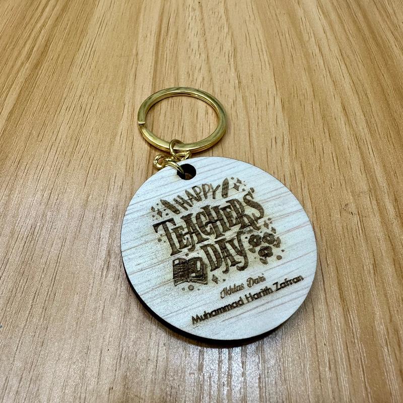 Keychain Hadiah Hari Guru Wood Dan Arcylic Dengan Ketebalan - TikTok ...