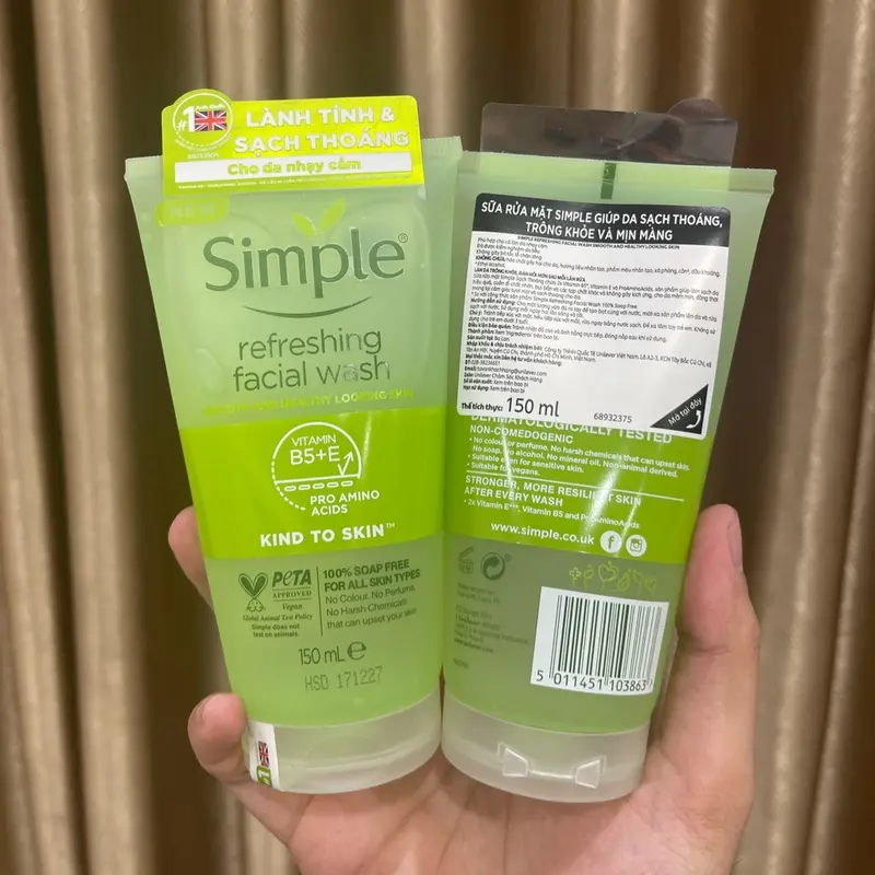 Sữa rửa mặt Simple Kind to Skin Wash Gel 150ml 2