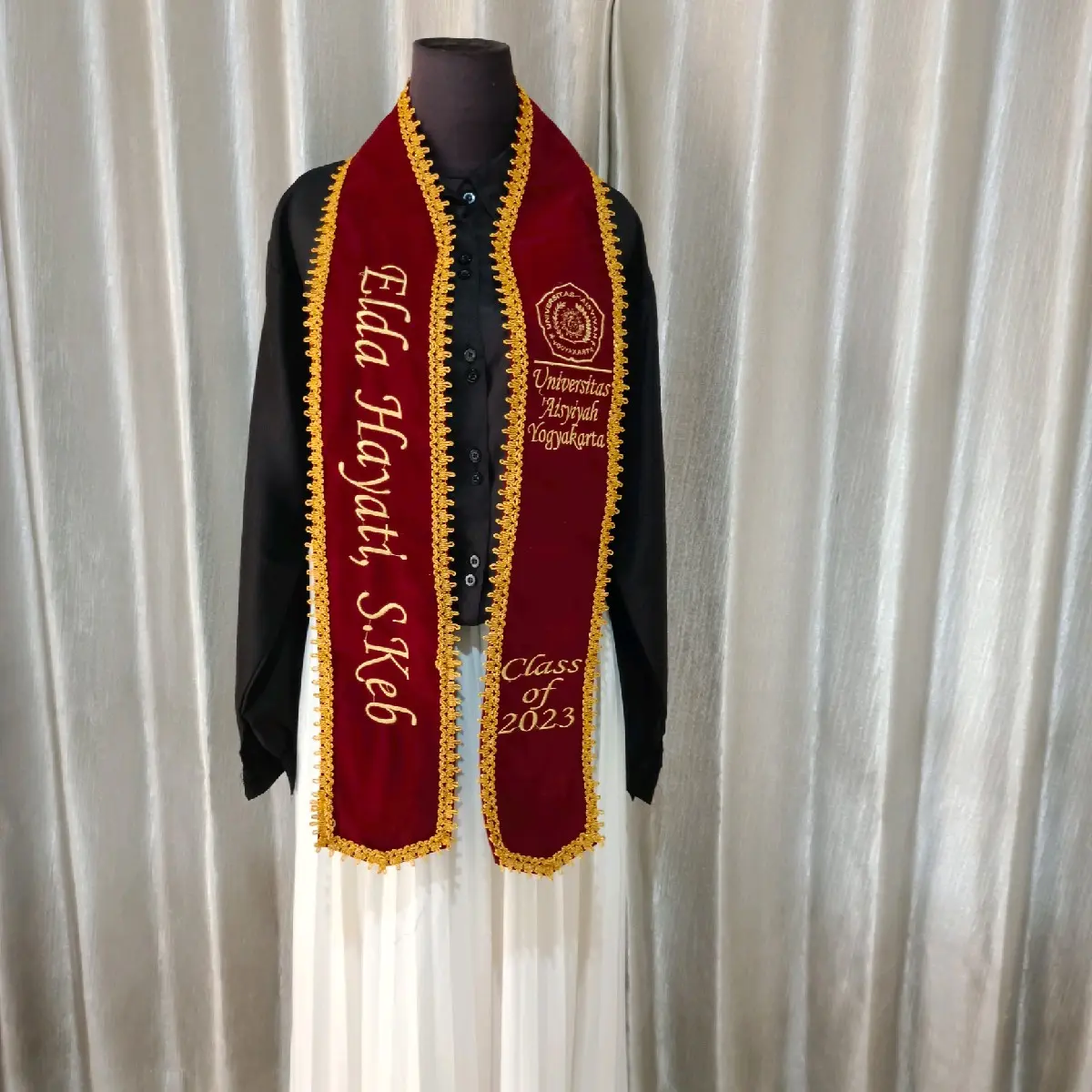 SELEMPANG WISUDA LEHER (List Renda)