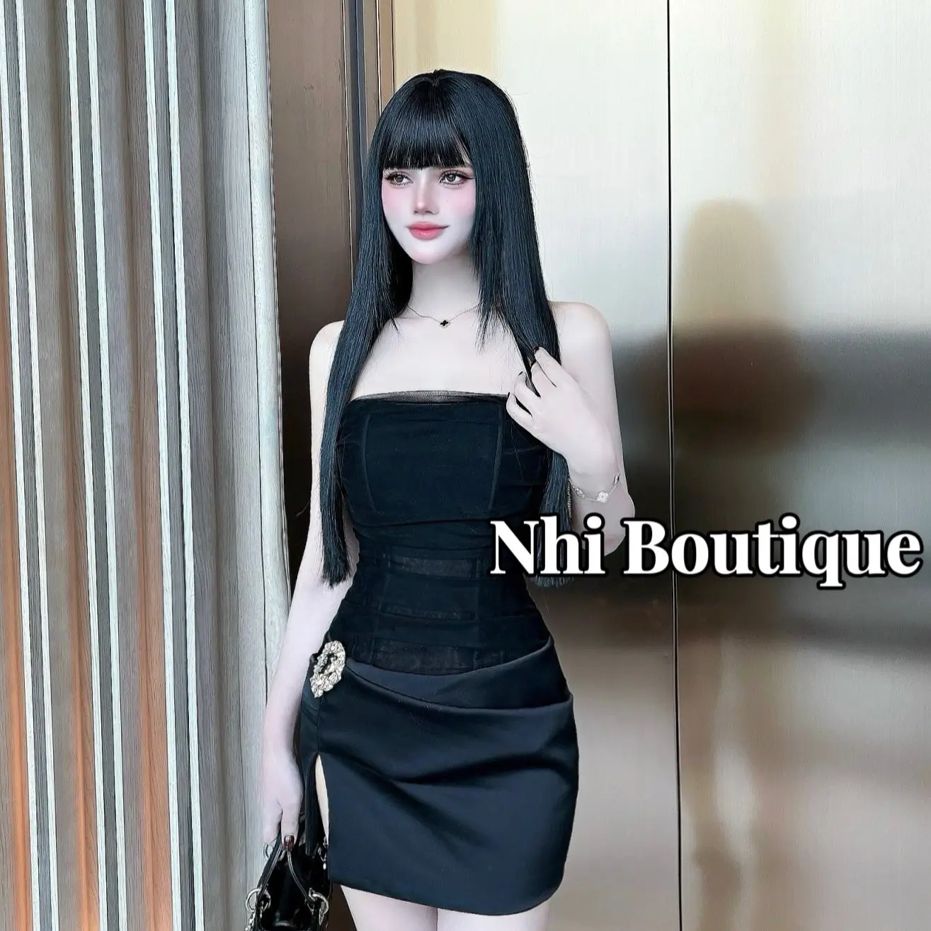 Đầm body cup lưới khuy hoa vàng