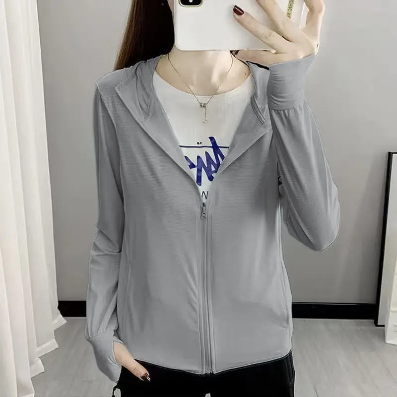 เสื้อคลุมกันแดดแขนยาวมีซิปและหมวก เสื้อกันUVผ้าดีมาก เสื้อคลุมผ้าลื่นป้องกันผิวจากUV เสื้อคลุมมีฮู้ดใส่กันลมกันร้อน