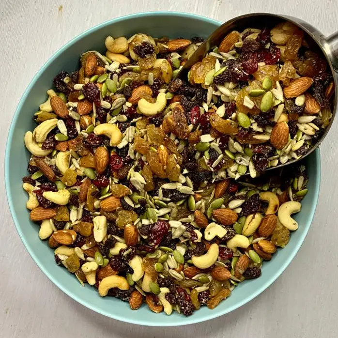 TRAIL MIX (NUT MIX DRIED FRUIT) 500GR 4