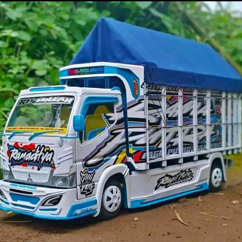 Promo miniatur truck oleng full variasi lampu dan terpal 1