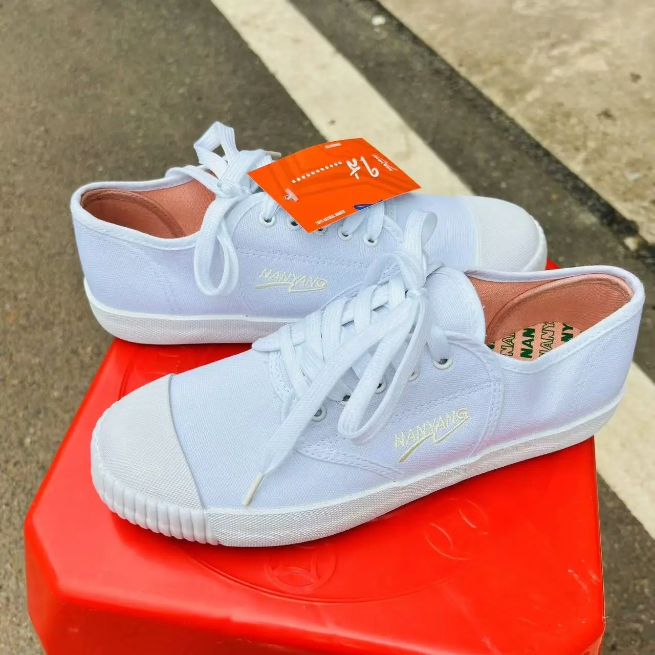 Nanyang classic students canvas casual shoes 205-s35-44 size is suitable for going to work and going to school, work shoes plus size and small size.