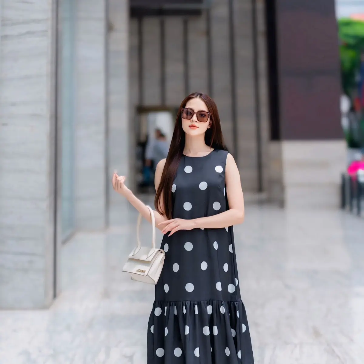 Đầm đuôi cá chấm bi trắng / bi đen dài