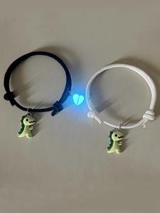 Pulseras con diseño de dinosaurio y corazón magnético, set de 2 piezas; pulseras para parejas a la moda para mujeres y hombres, joyería exquisita y versátil que combina con todo, ideal como regalo