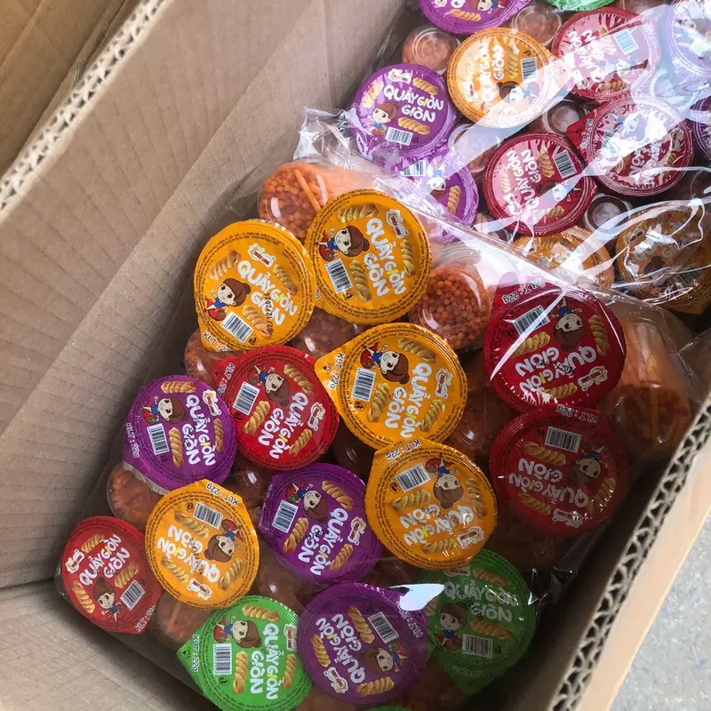 [ Bịch 30 hộp] Bim Quẩy Giòn Giòn Nhà Pan Bim Tăm Hộp Thơm Cay Ngon Đồ Ăn Vặt Cổng Trường Snack Food 2