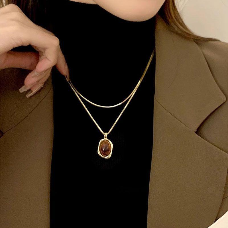 Product Introduction of 2025 Popular Amber Twin Golden Sweater Necklace for Girls Autumn and Winter New Light Luxury High-Grade Sense Niche Sweater Chain 0