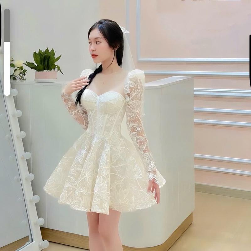 Đầm ren tay dài màu trắng kem 3 lớp có kèm mút ngực  Size ML Women Nữ Voi Dress Sen Voan. 0