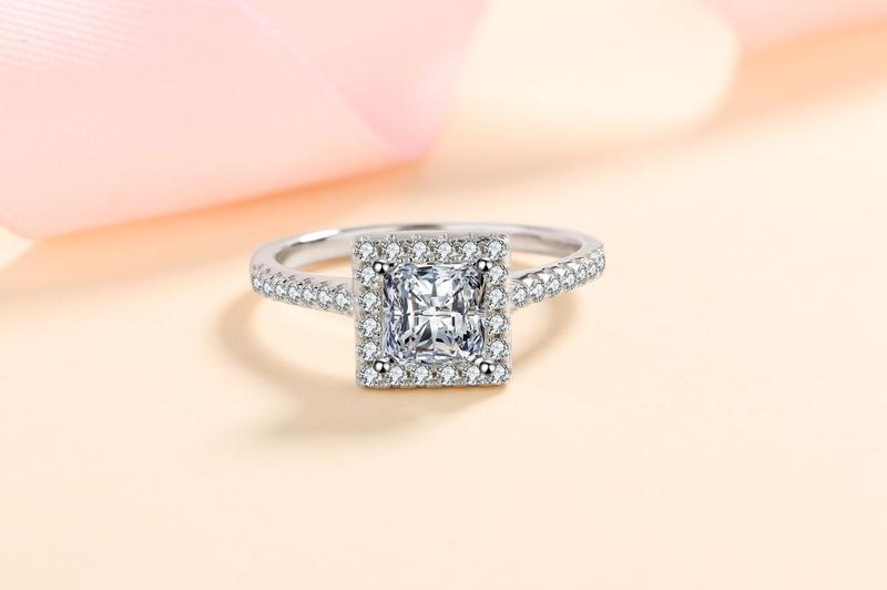Product Introduction of XDY New 925 Sterling Silver Ring for Women Princess Cut 1 Carat Moissanite Ring Xiaohongshu Style Factory Direct Supply 3