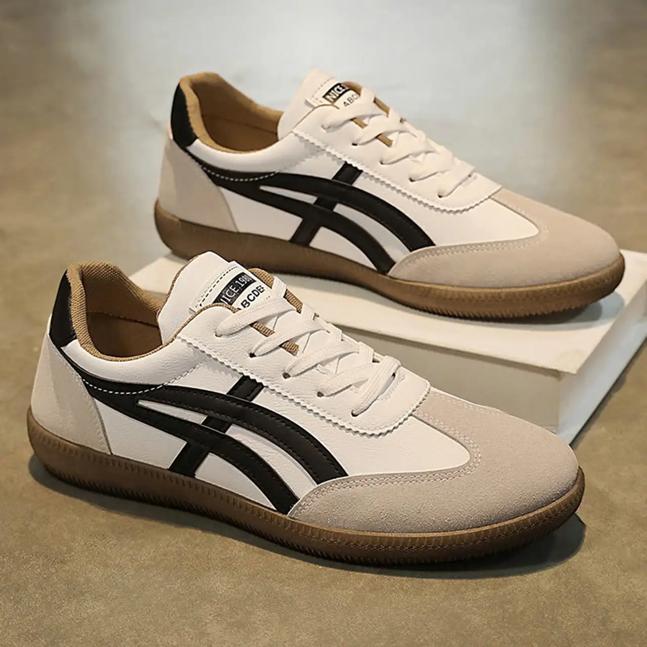 Giày sneaker nam LAKINTA giày thể thao nam đế cao su nguyên khối GA52