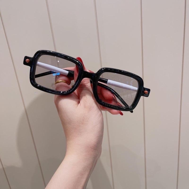 Kính Mắt Thời Trang Kuboraum Mắt Xám Gọng Đen Trắng.Phong Cách Trẻ Trung.Hot Trend 2023.Thích Hợp Cả Nam và Nữ Mắt Kính Cao Su kinh chong Unisex Voi sunglasses vuong